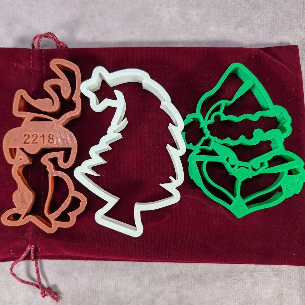 Williams Sonoma The Grinch Christmas Platter in Box with 3D Print Cookie Cutters